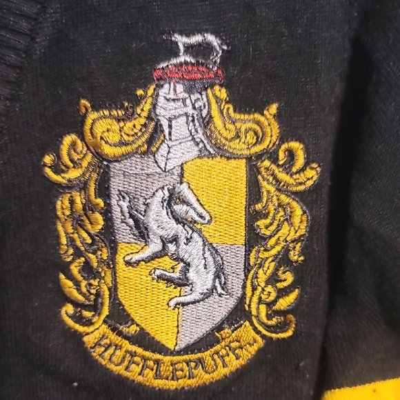 Harry Potter Hufflepuff Cardigan - Picture 3 of 4